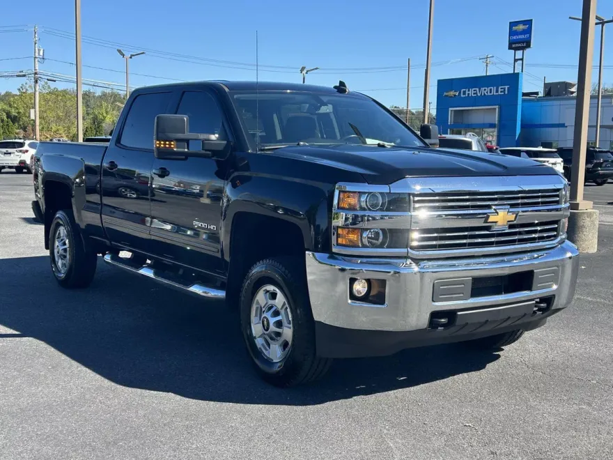 2018 Chevrolet Silverado 2500HD LT photo 1