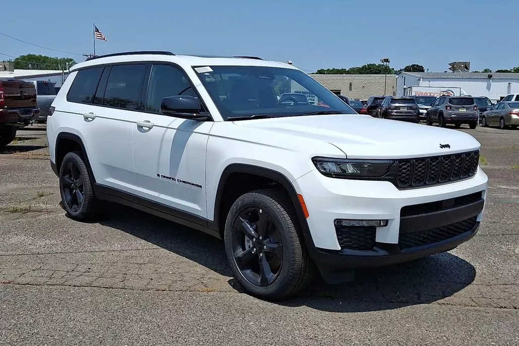 2025 Jeep Grand Cherokee Limited photo 1