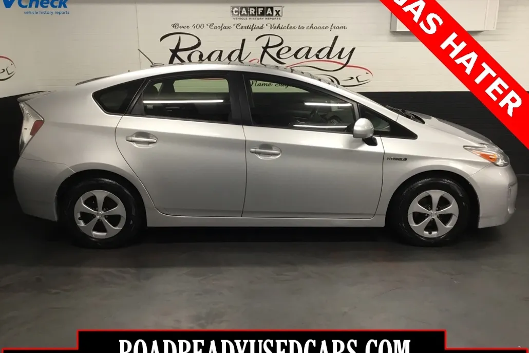 2015 Toyota Prius Three photo 1