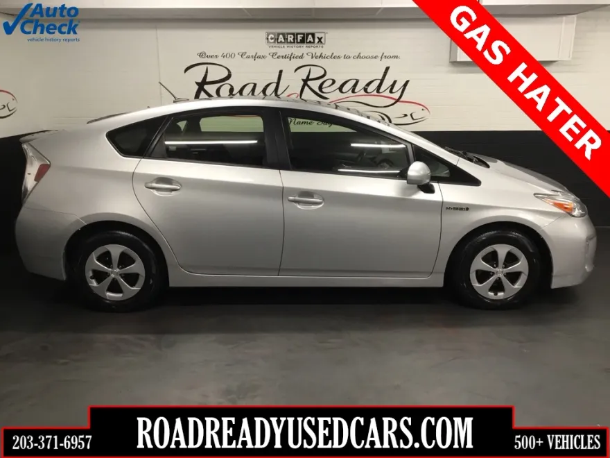 2015 Toyota Prius Three photo 1