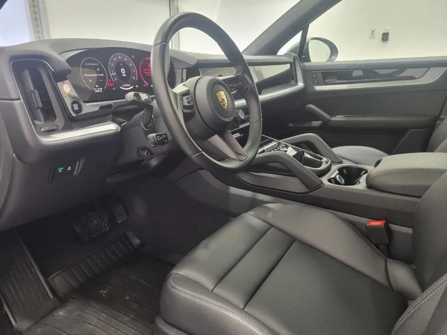 2024 Porsche Cayenne Base photo 4