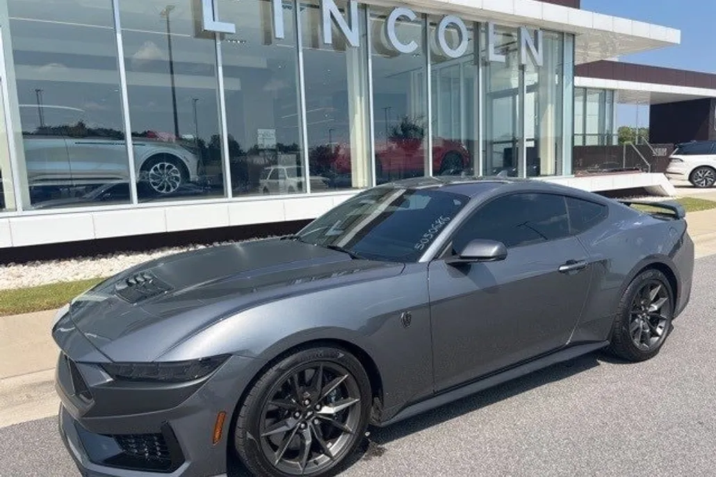 2024 Ford Mustang Dark Horse photo 1