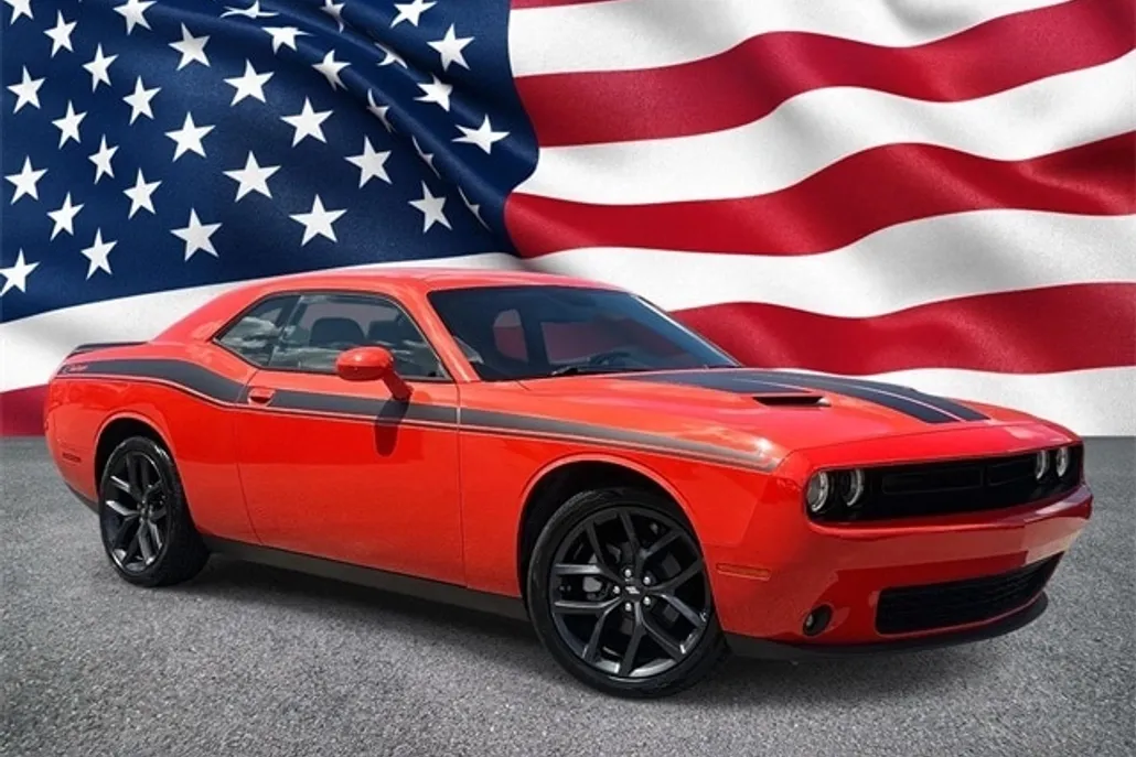 2023 Dodge Challenger SXT photo 1