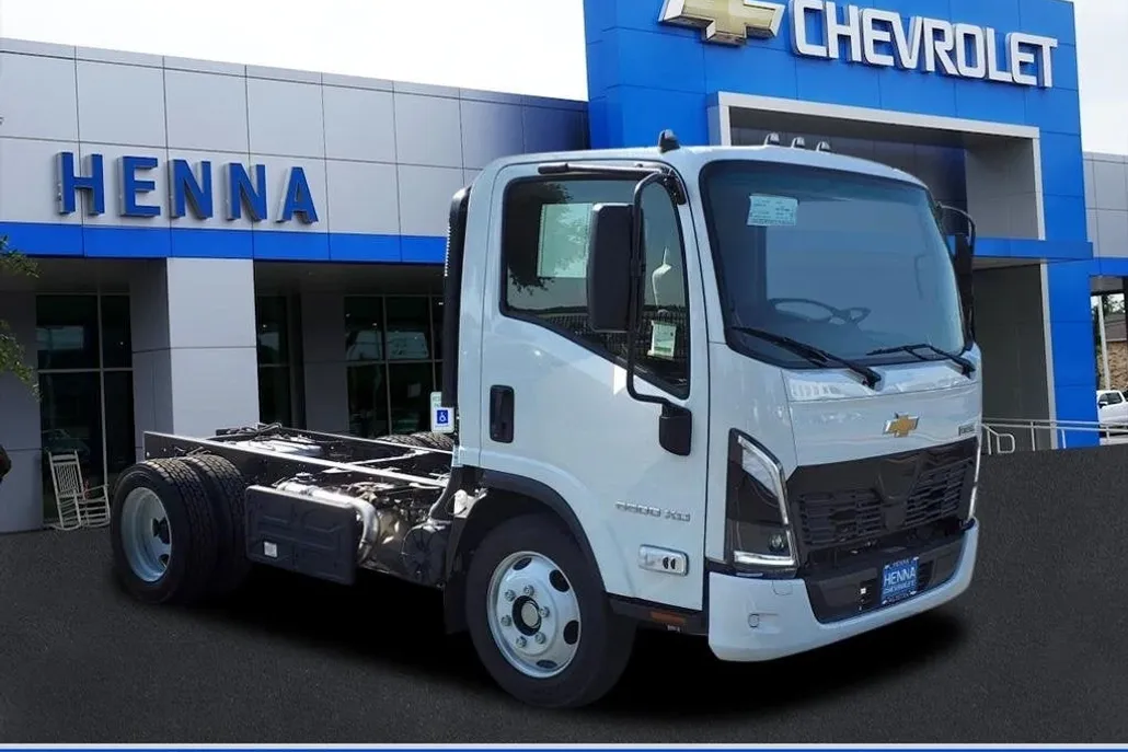 2025 Chevrolet Silverado photo 1