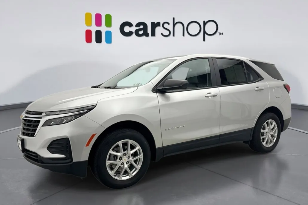 2022 Chevrolet Equinox LS photo 1