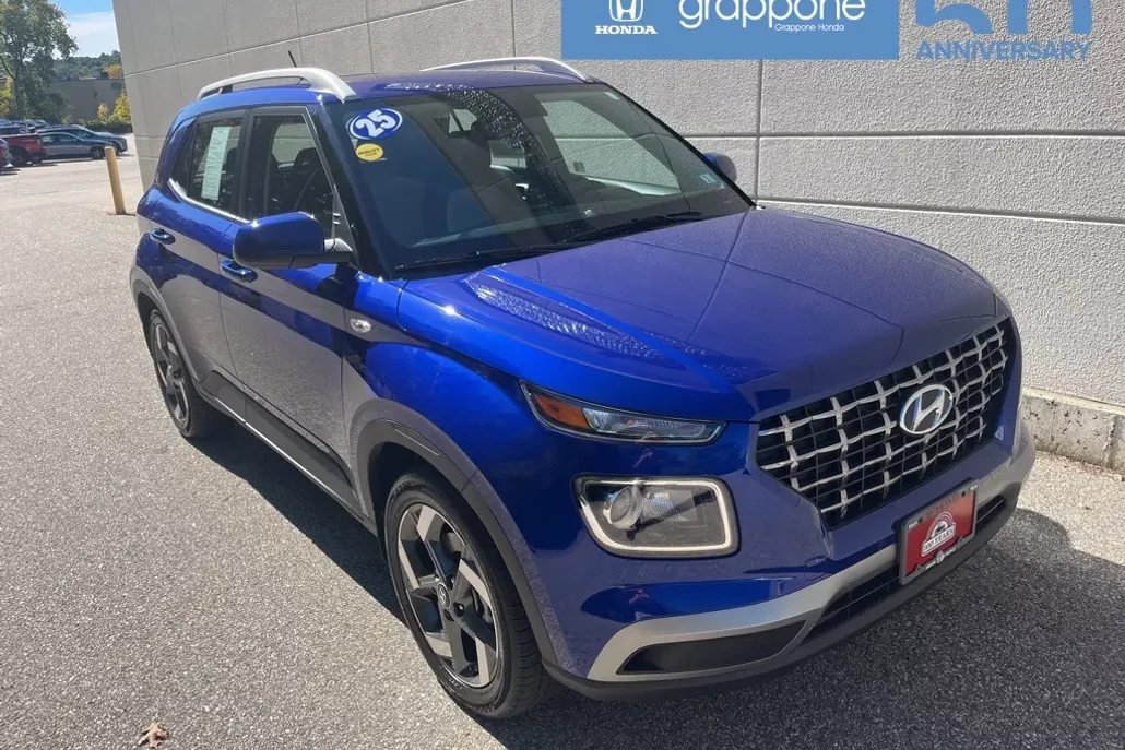 2025 Hyundai Venue SEL photo 1