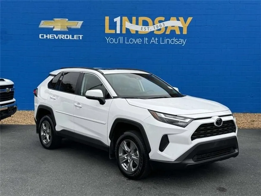 2024 Toyota RAV4 XLE photo 1