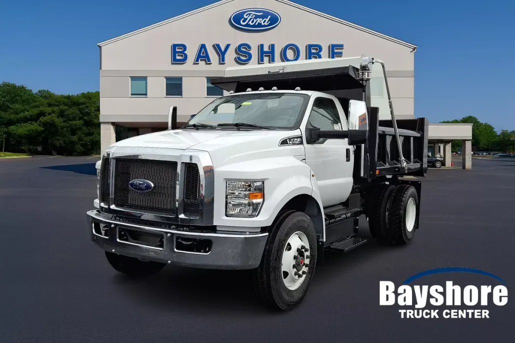 2025 Ford F-750 SuperCab photo 1