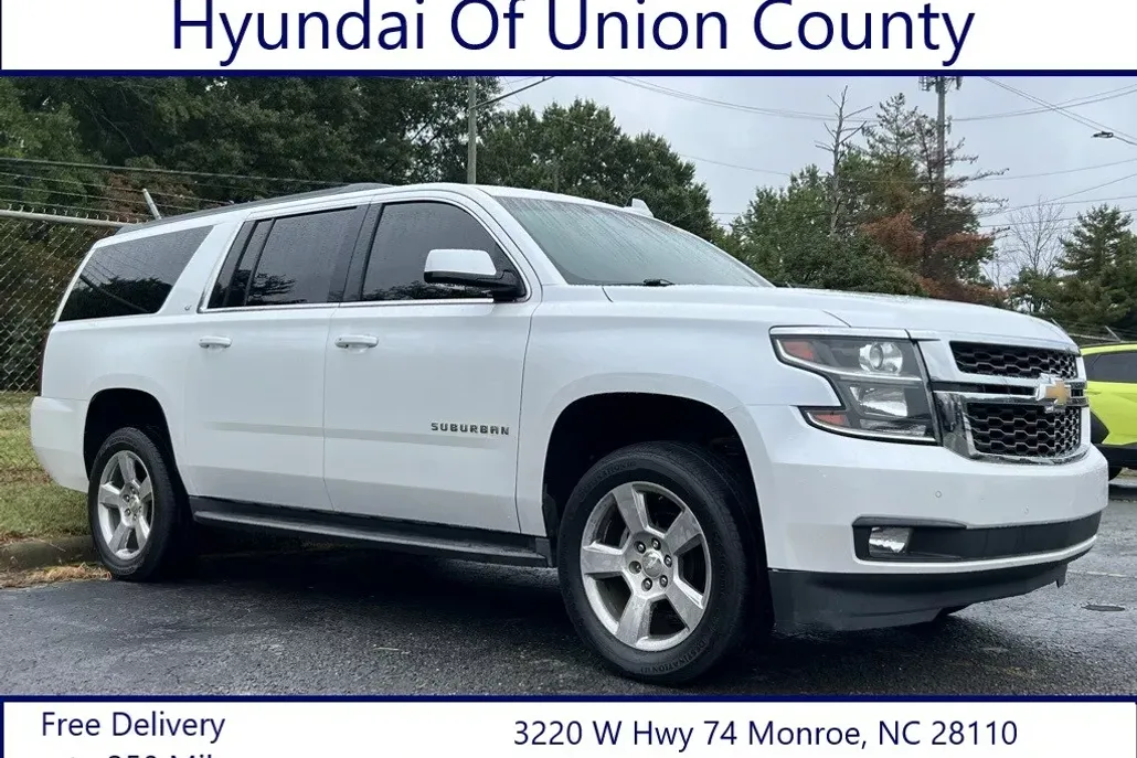2016 Chevrolet Suburban LT photo 1