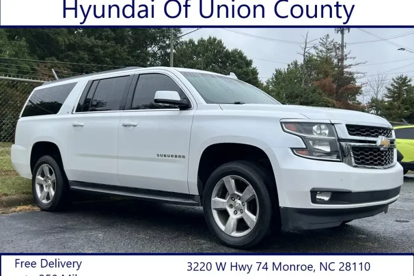 2016 Chevrolet Suburban LT photo 1