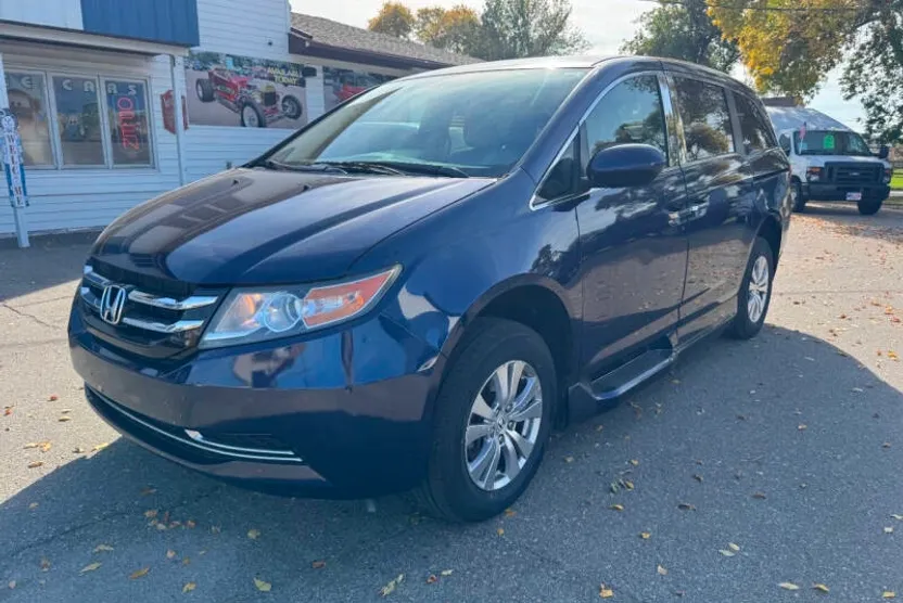 2016 Honda Odyssey EX photo 1