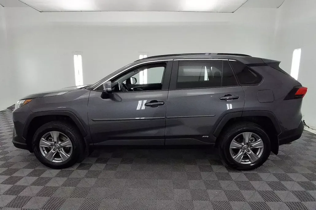 2024 Toyota RAV4 Hybrid XLE photo 1