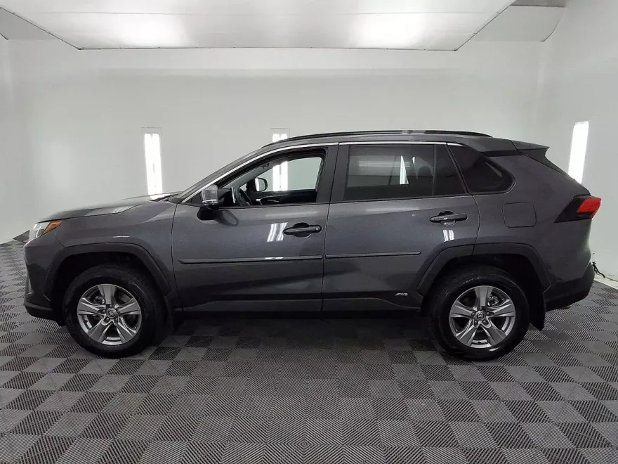 2024 Toyota RAV4 Hybrid XLE photo 1