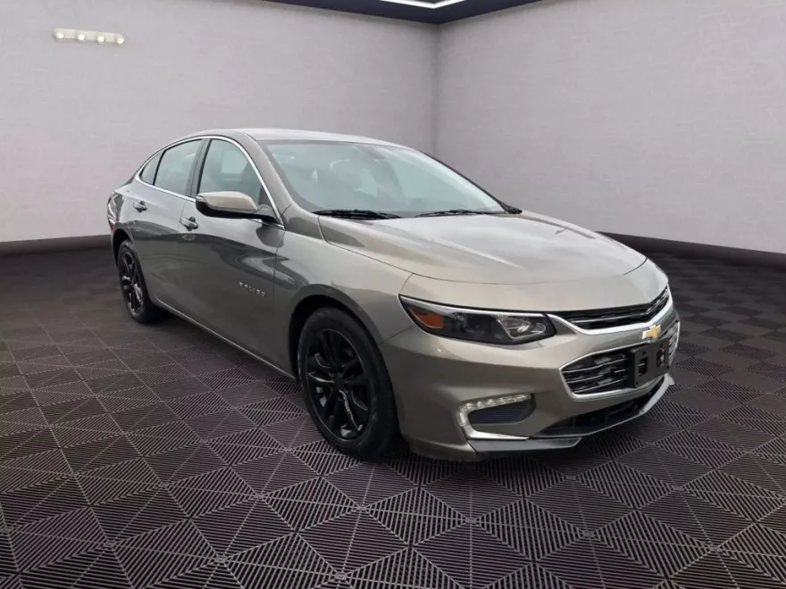 2018 Chevrolet Malibu 1LT photo 1