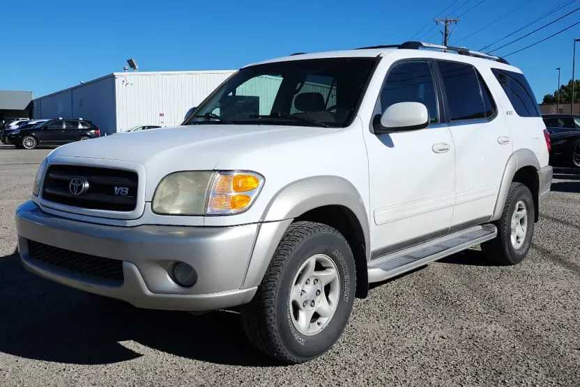 2002 Toyota Sequoia SR5 photo 1
