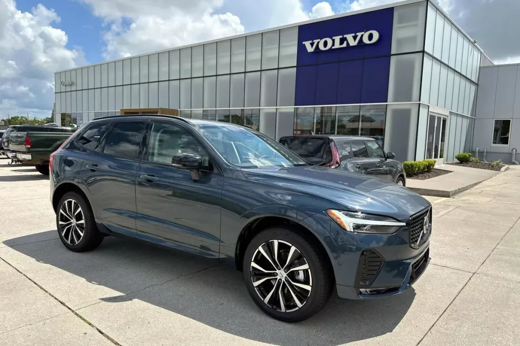 2025 Volvo XC60 B5 Plus photo 1