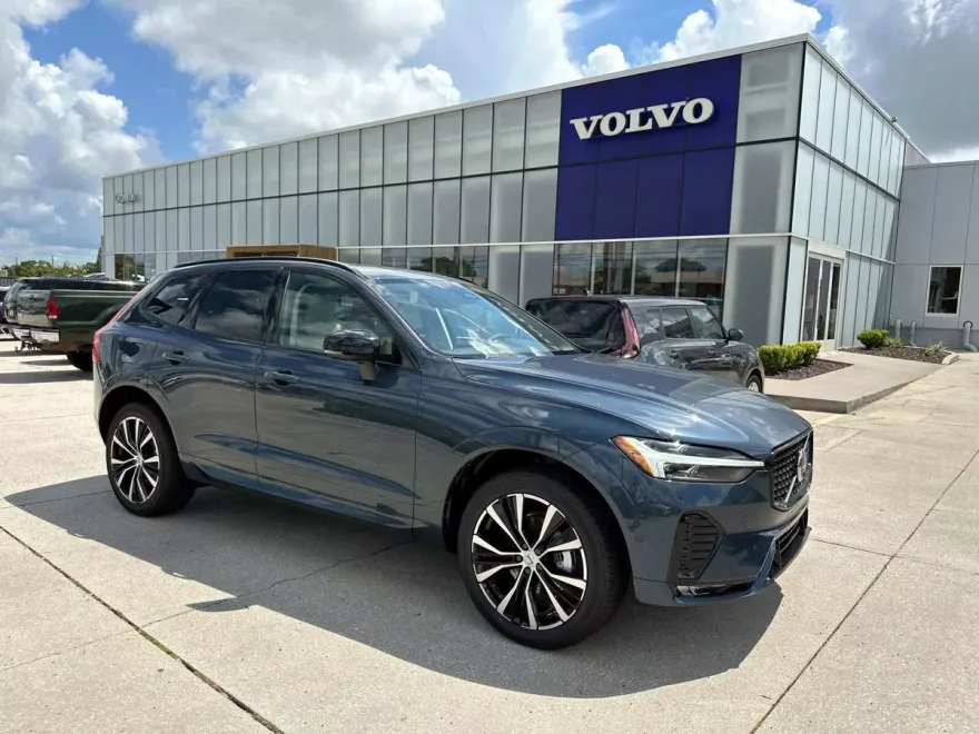 2025 Volvo XC60 B5 Plus photo 1