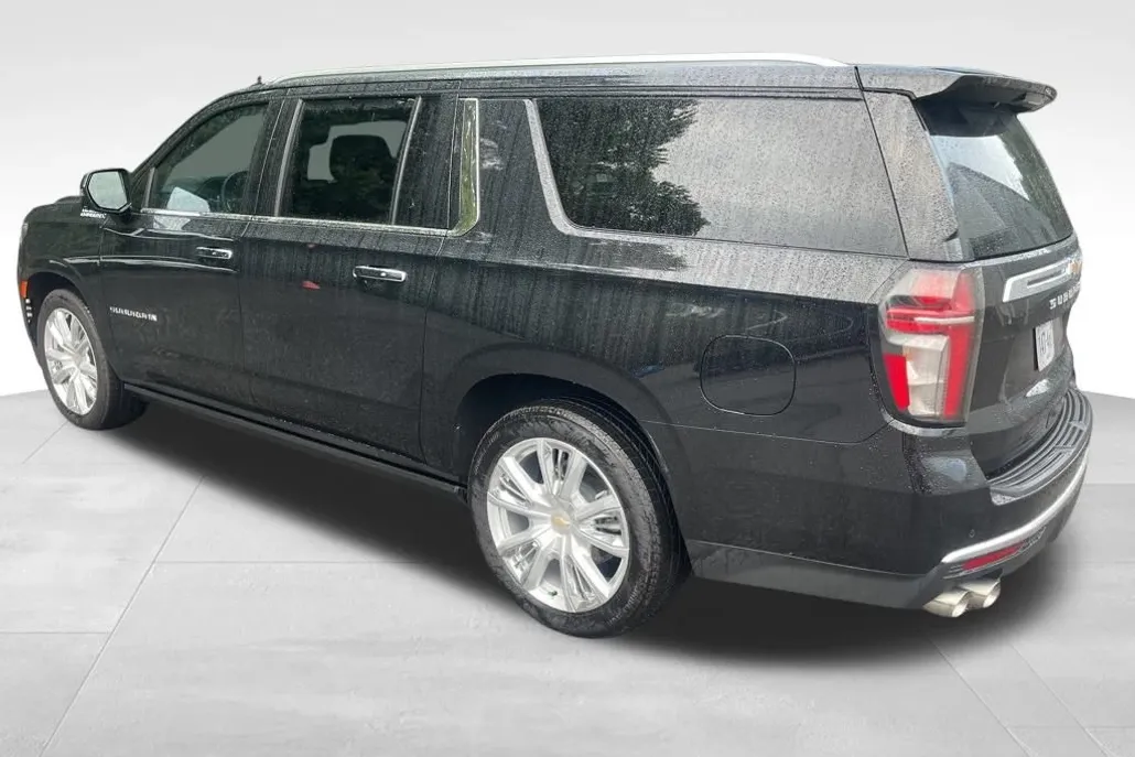 2024 Chevrolet Suburban High Country photo 1