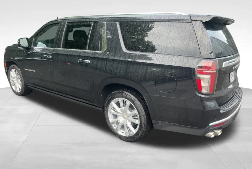 2024 Chevrolet Suburban High Country photo 1