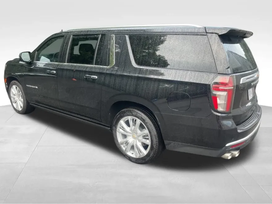 2024 Chevrolet Suburban High Country photo 1