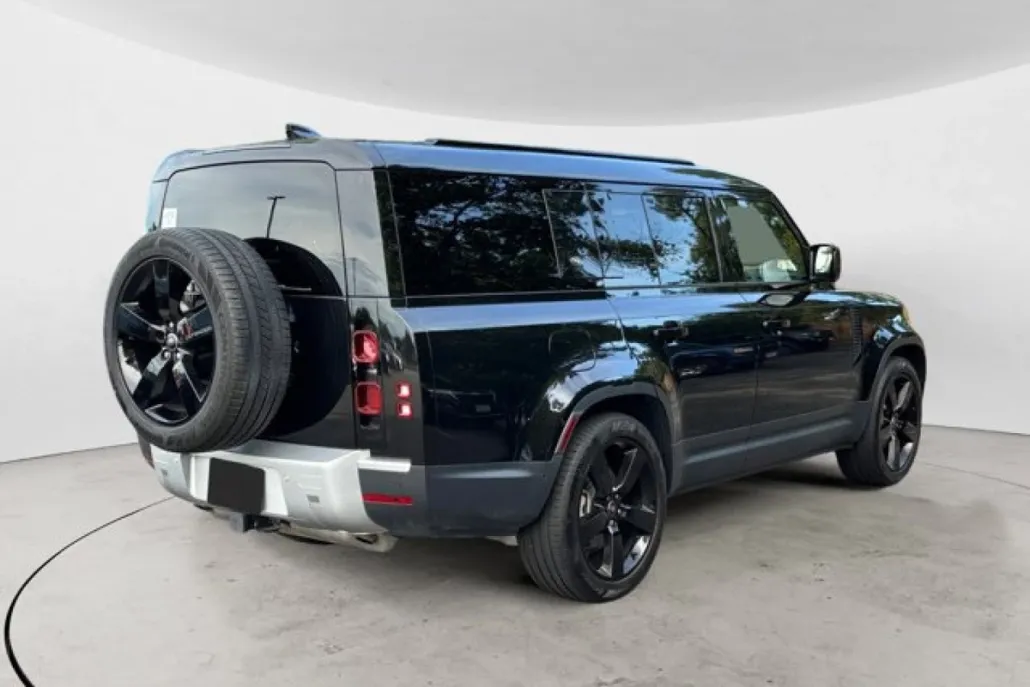 2024 Land Rover Defender 110 S photo 1