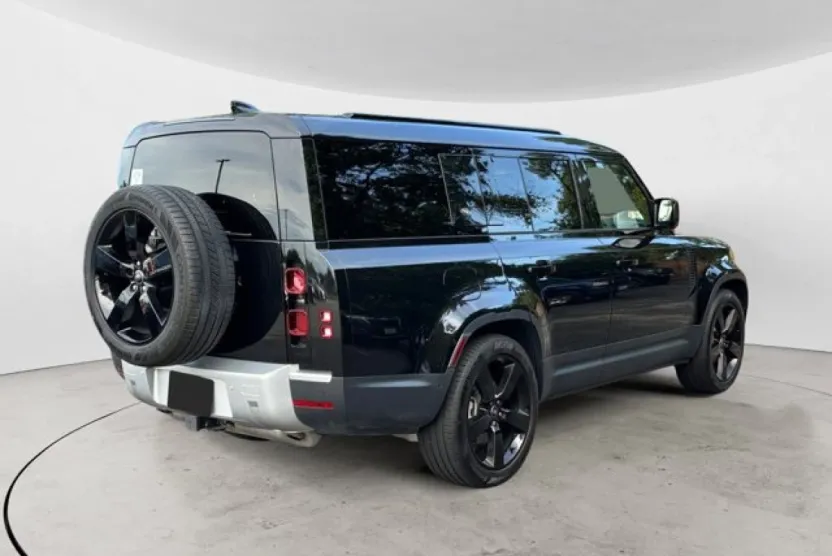 2024 Land Rover Defender 110 S photo 1