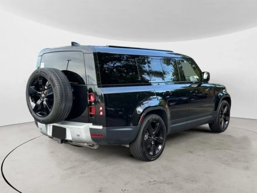 2024 Land Rover Defender 110 S photo 1