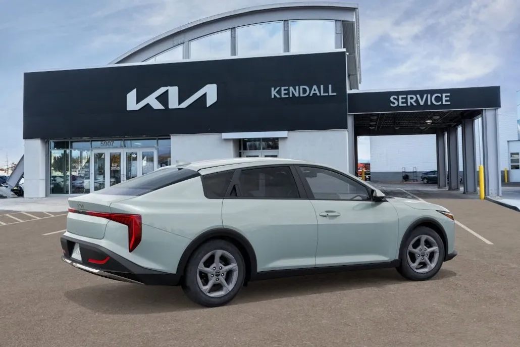 2025 Kia K4 LXS photo 1