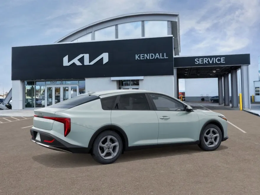 2025 Kia K4 LXS photo 1