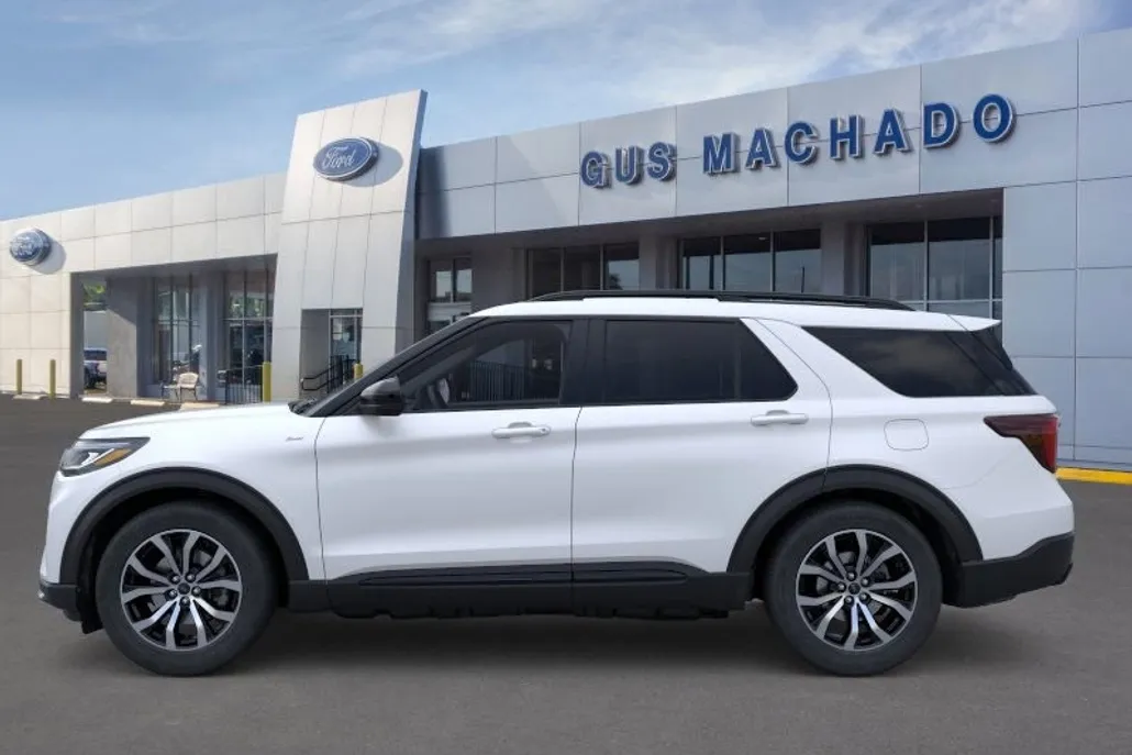 2025 Ford Explorer ST-Line photo 1