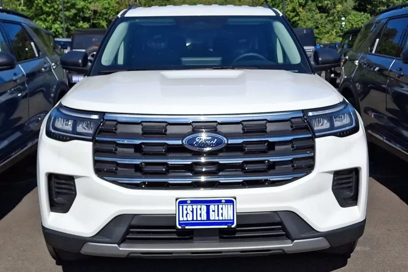 2025 Ford Explorer photo 1