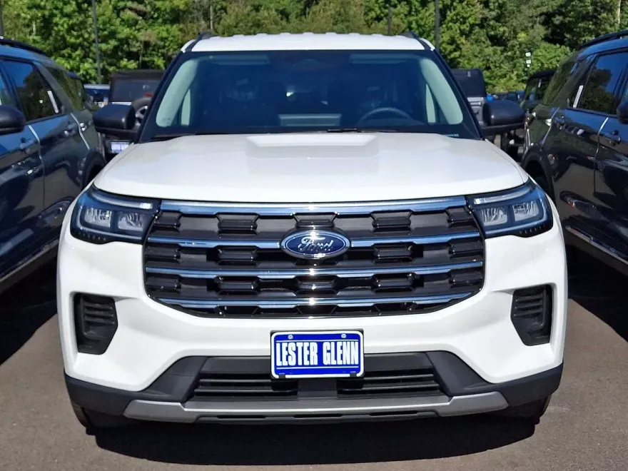 2025 Ford Explorer photo 1