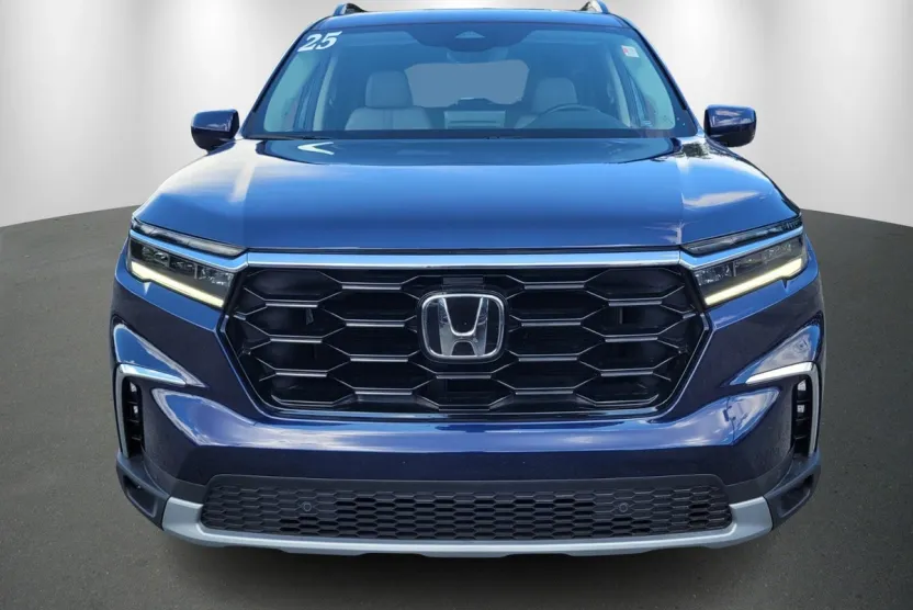 2025 Honda Pilot Touring photo 1