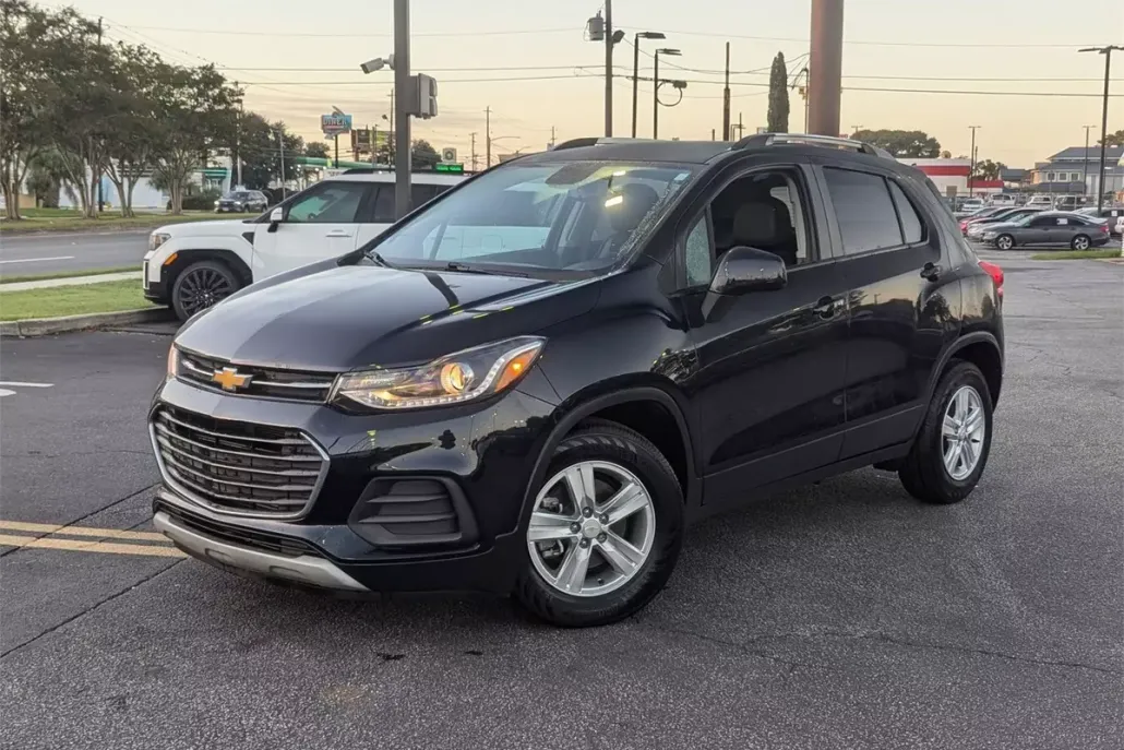 2022 Chevrolet Trax LT photo 1