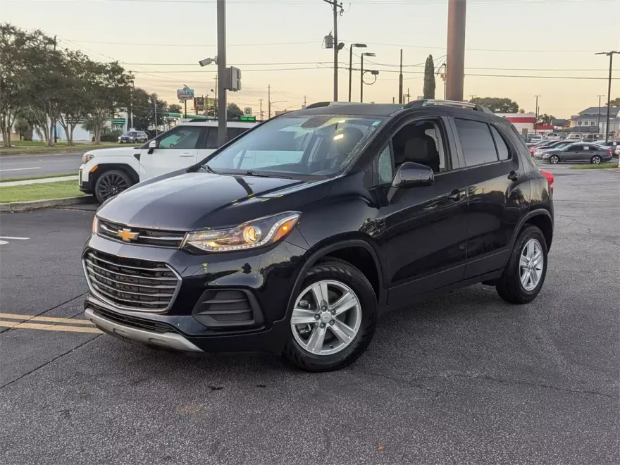2022 Chevrolet Trax LT photo 1