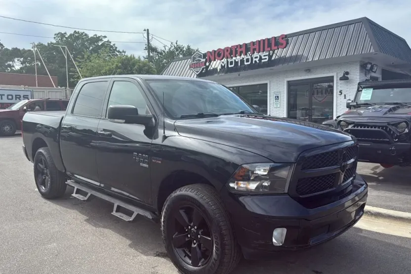 2019 Ram 1500 SLT photo 1