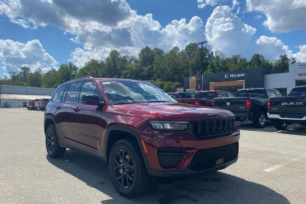 2025 Jeep Grand Cherokee Altitude photo 1