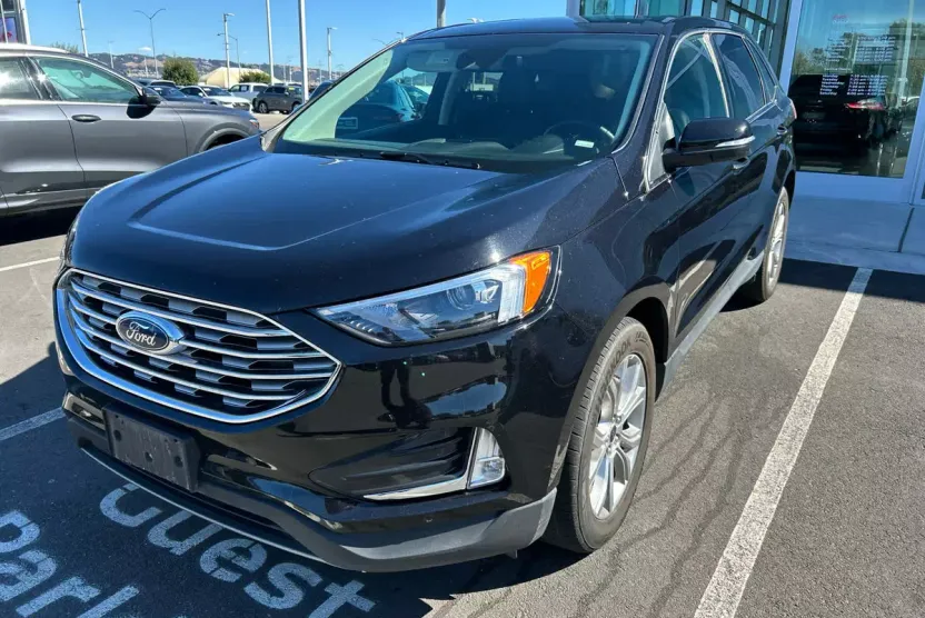2024 Ford Edge Titanium photo 1