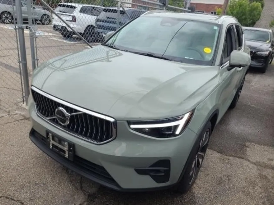 2024 Volvo XC40 Ultimate photo 1