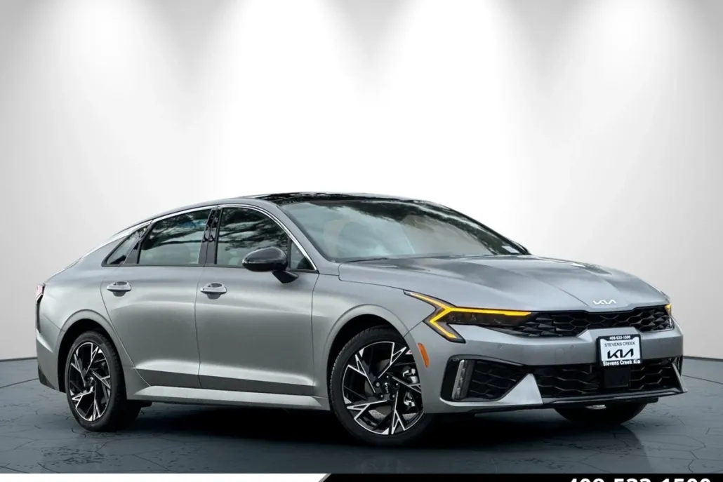 2025 Kia K5 GT-Line photo 1