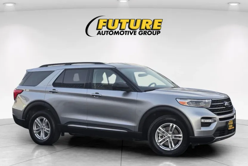 2020 Ford Explorer XLT photo 1