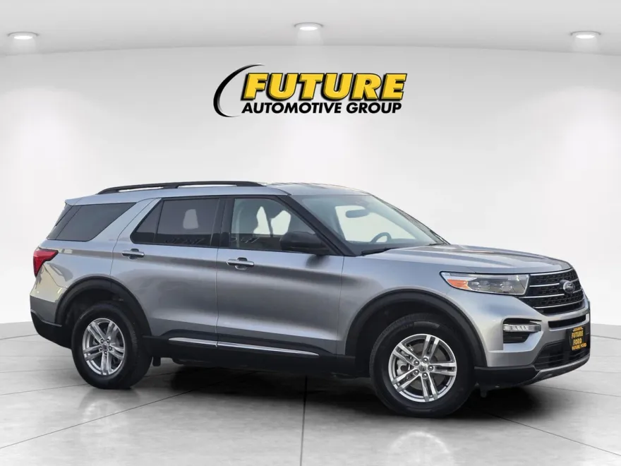 2020 Ford Explorer XLT photo 1