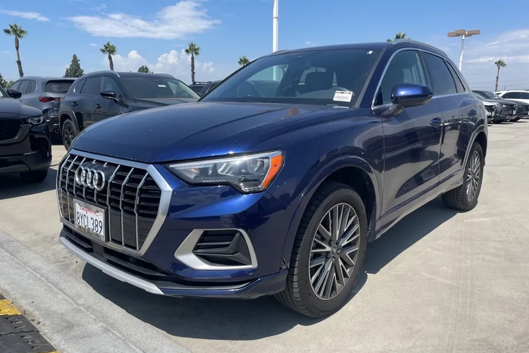 2022 Audi Q3 Premium photo 1