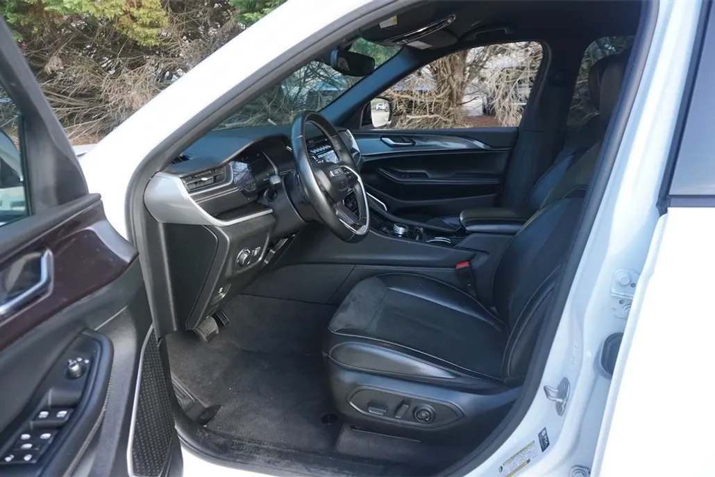 2022 Jeep Grand Cherokee Altitude photo 1