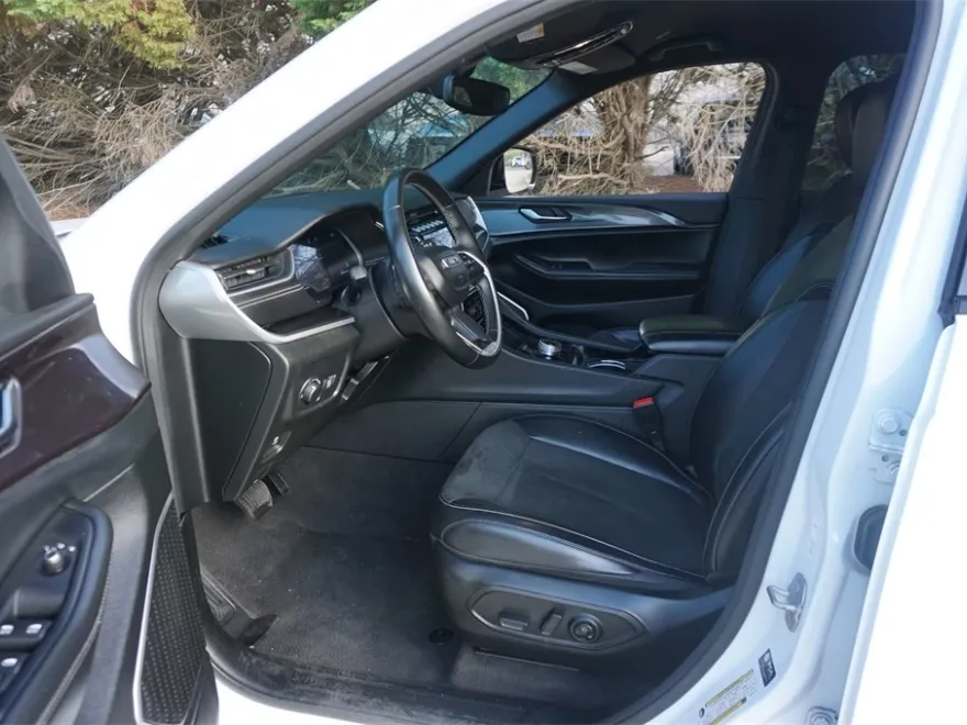 2022 Jeep Grand Cherokee Altitude photo 1