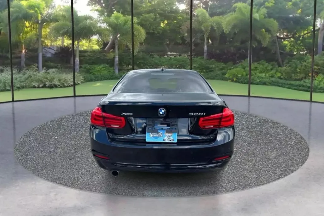 2017 Bmw 320i 320i xDrive SA photo 1