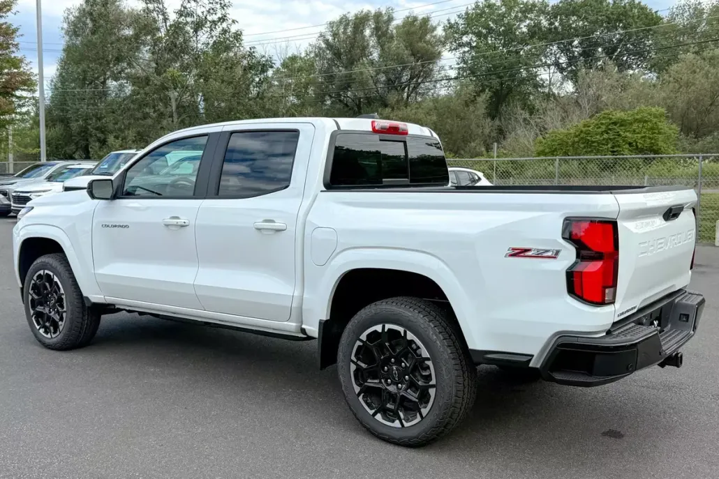 2026 Chevrolet Colorado Z71 photo 1