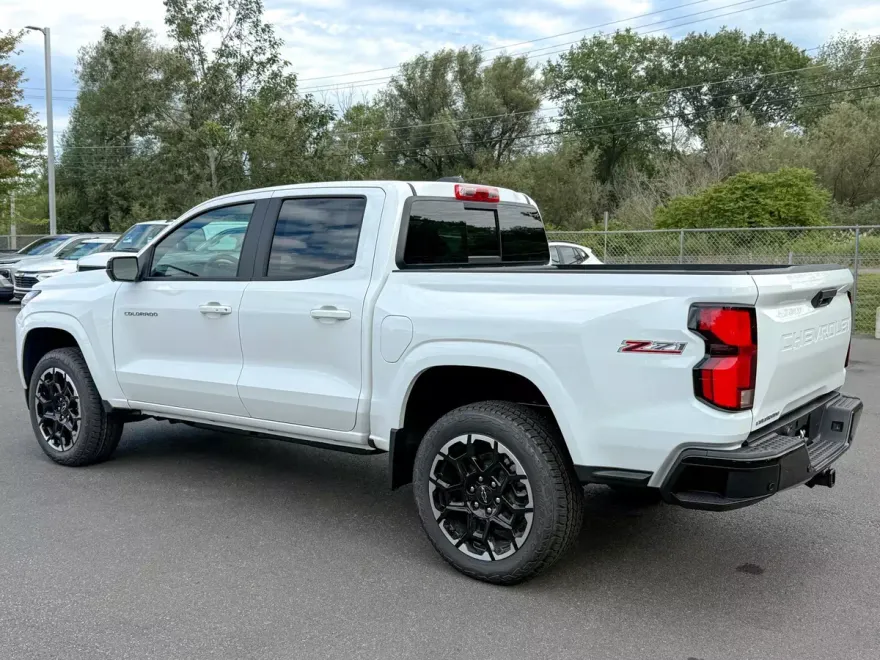 2026 Chevrolet Colorado Z71 photo 1