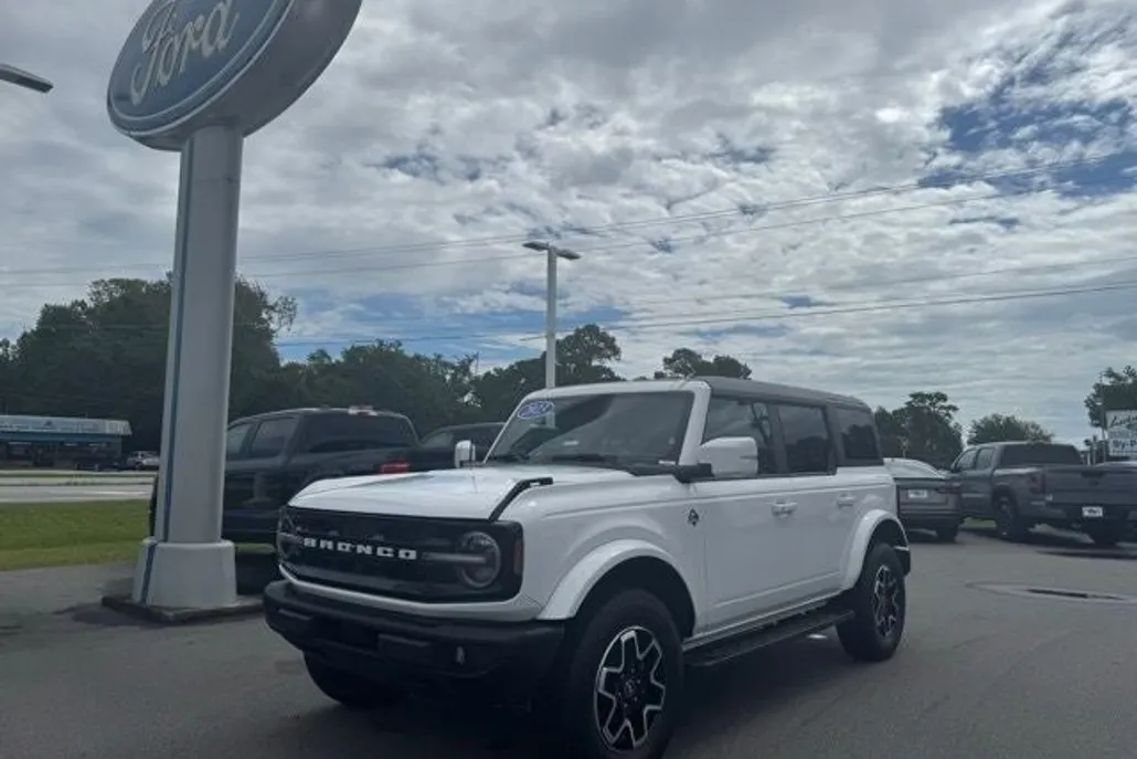 2023 Ford Bronco Outer Banks photo 1