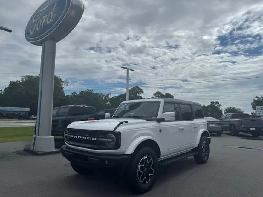 2023 Ford Bronco Outer Banks photo 1